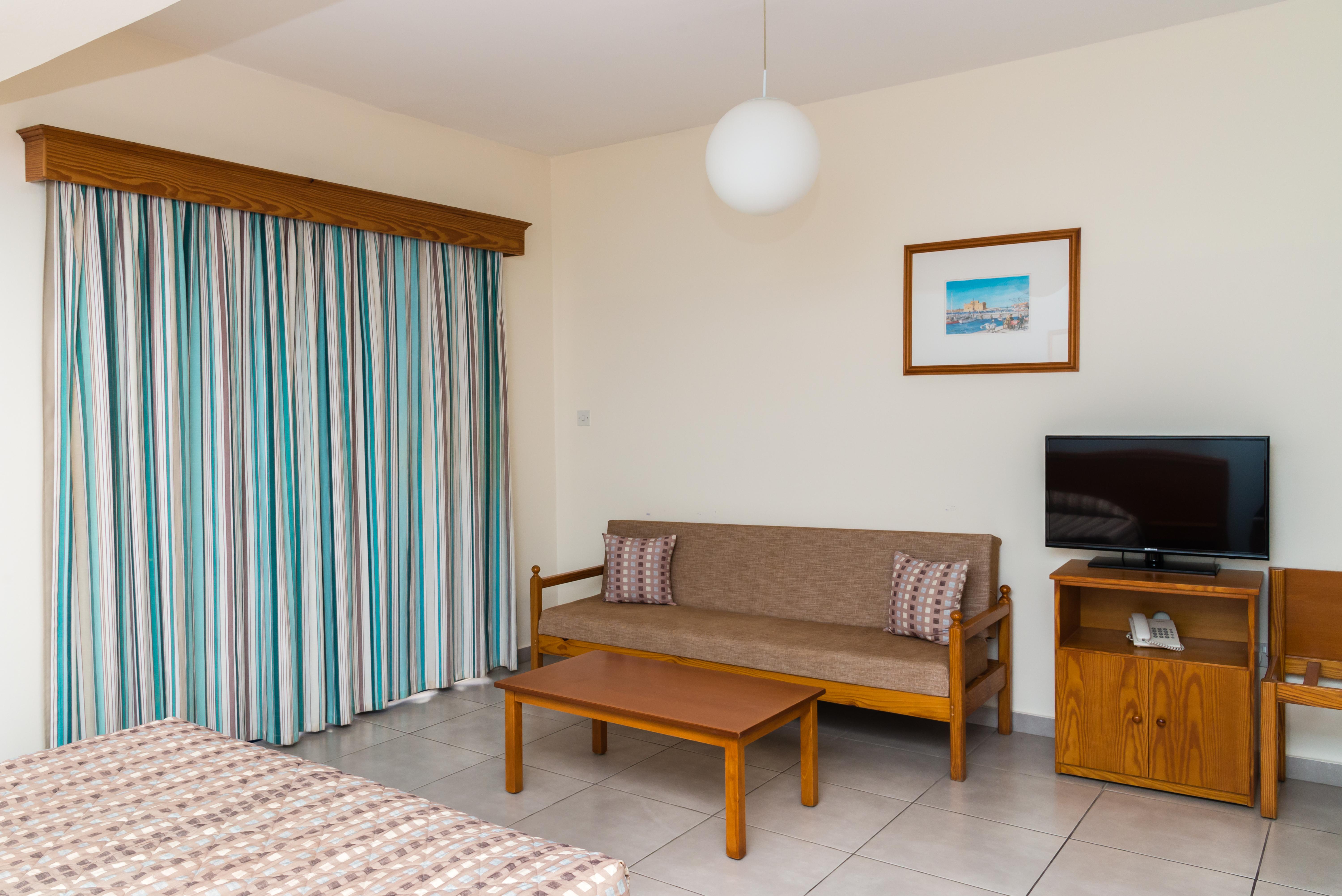 Kefalos Damon Hotel Apartments Paphos Bagian luar foto