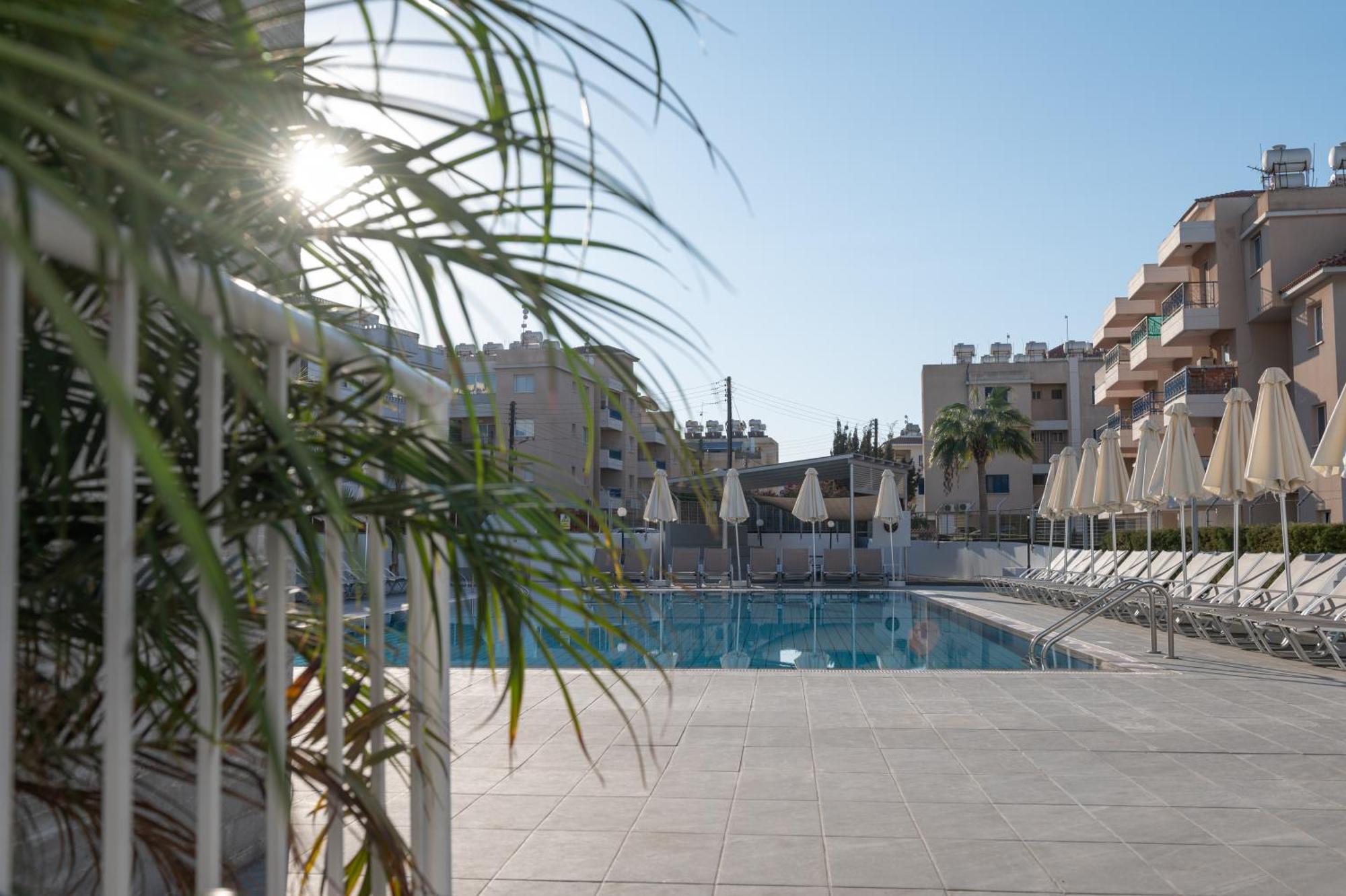 Kefalos Damon Hotel Apartments Paphos Bagian luar foto