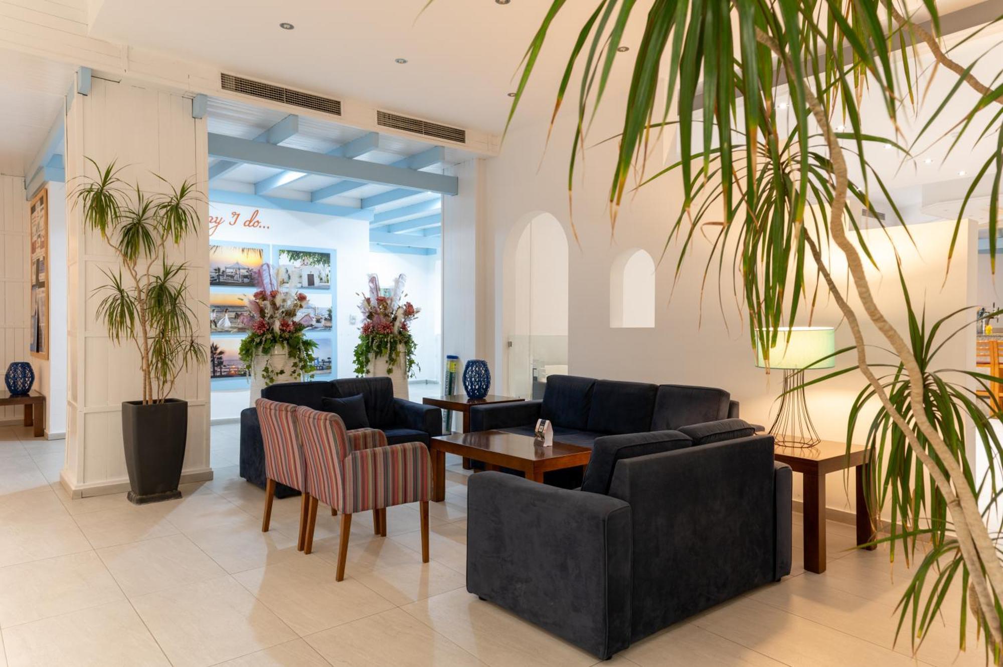 Kefalos Damon Hotel Apartments Paphos Bagian luar foto