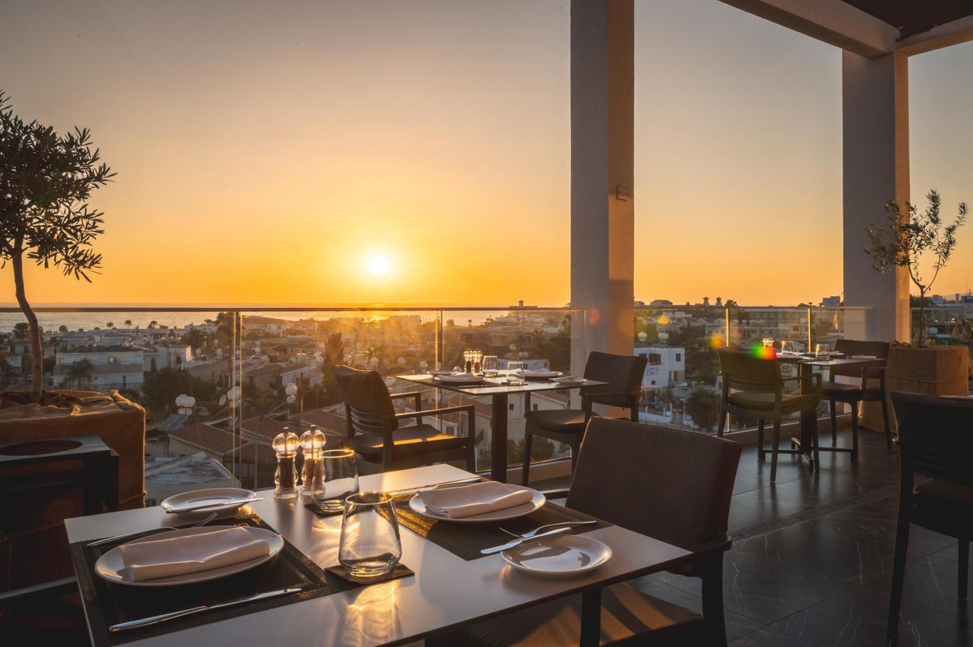 Kefalos Damon Hotel Apartments Paphos Bagian luar foto