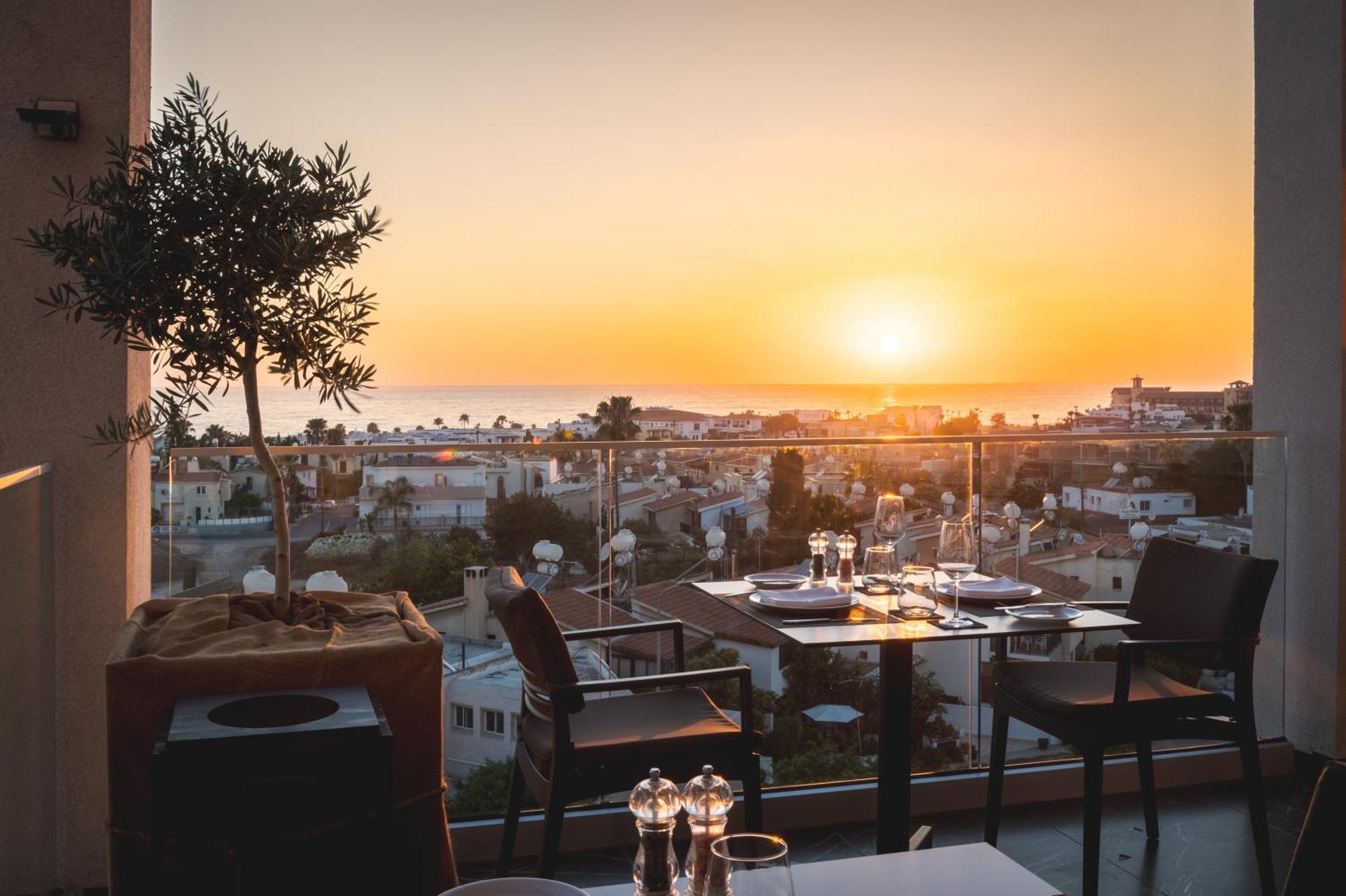 Kefalos Damon Hotel Apartments Paphos Bagian luar foto