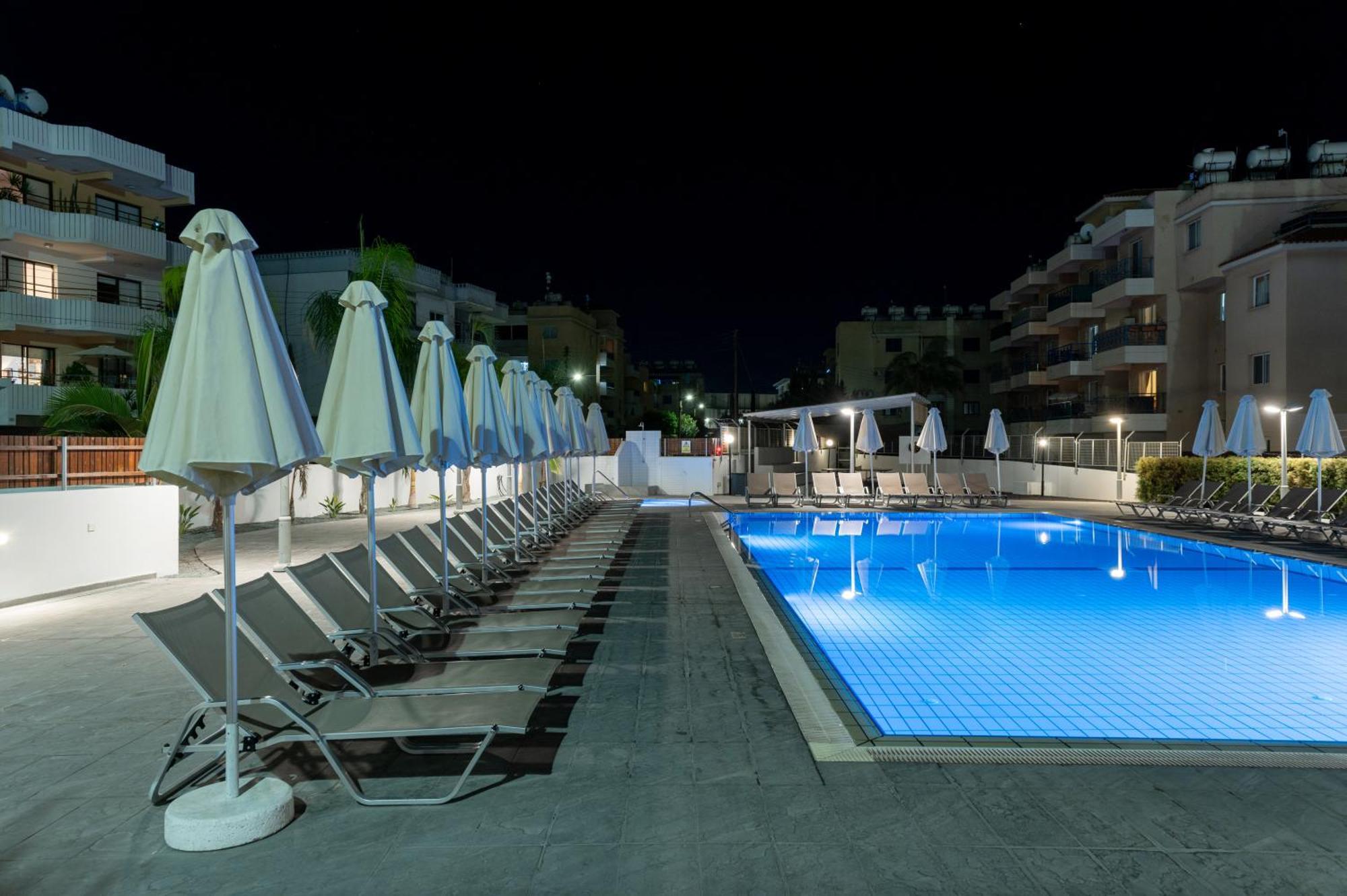 Kefalos Damon Hotel Apartments Paphos Bagian luar foto